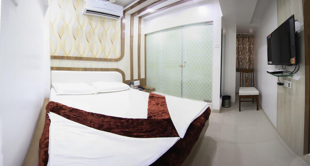 Hotel Fantacee Наві-Мумбаї Екстер'єр фото